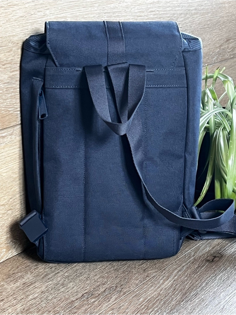NWOT Herschel Supply Company Navy Canvas Backpack with Brown magnetic strap - Picture 2 of 16